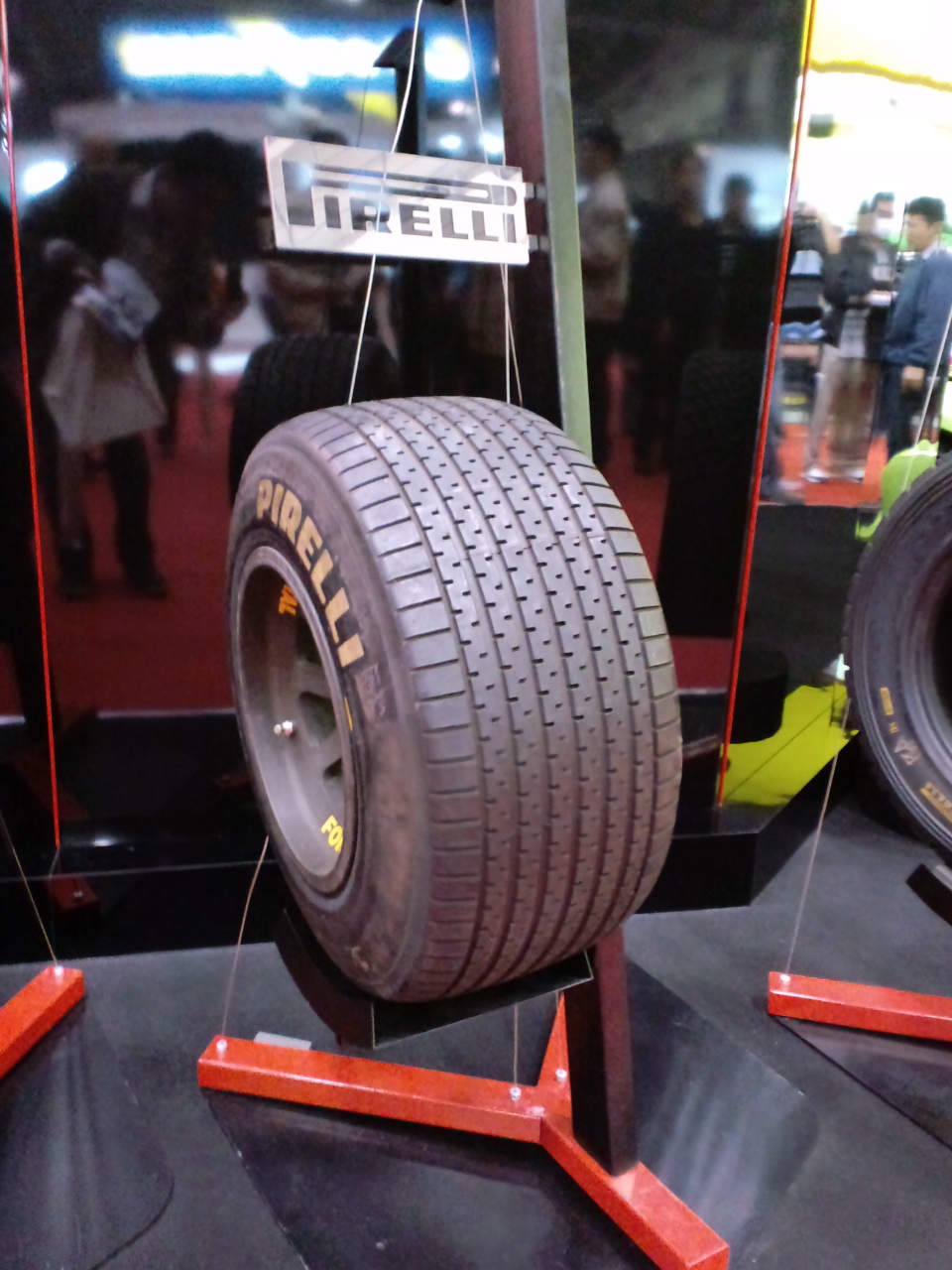 The Madrid Rain Masterclass: Why Kimi Antonelli Is Eclipsing F1 Legends Pirelli wet weather Formula 1 tire groove profile displacing water